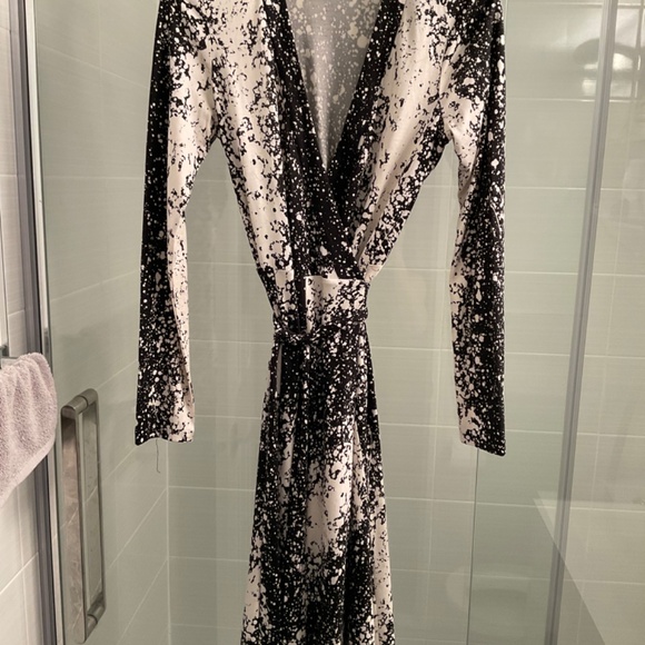 Diane Von Furstenberg Classic Wrap Dress - Picture 9 of 11